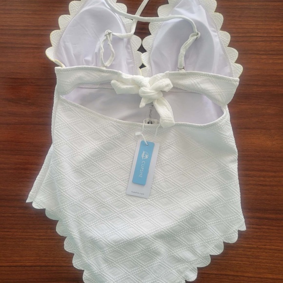 NWT CUPSHE EVE WHITE SCALLOPED ONE PIECE SWIM SUIT MEDIUM - Picture 3 of 6